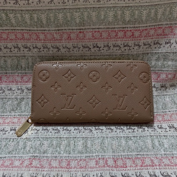 Louis Vuitton Brown Zipper Wallet